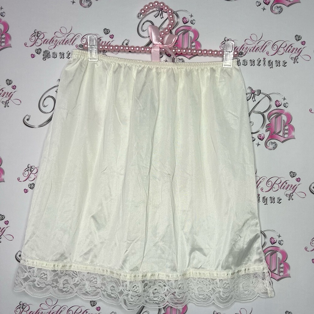 Intimate details intimates skirt lace ribbon 🎀 white cream skirt slip shiny